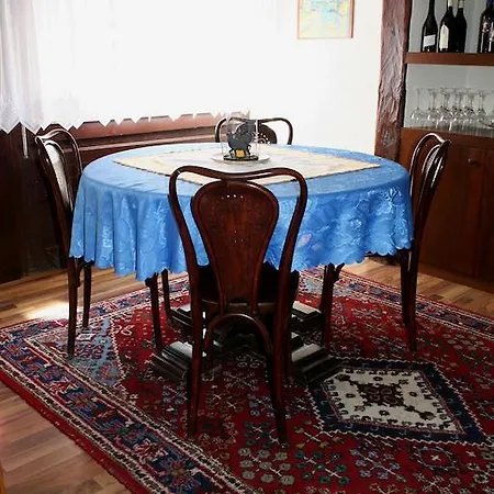 Cafe De La Poste Nocleg ze śniadaniem
