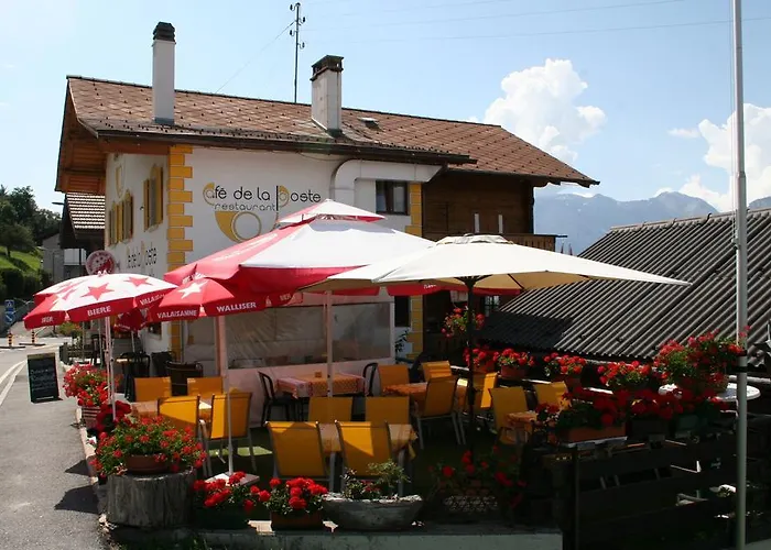 ベッド・アンド・ブレックファスト Cafe De La Poste