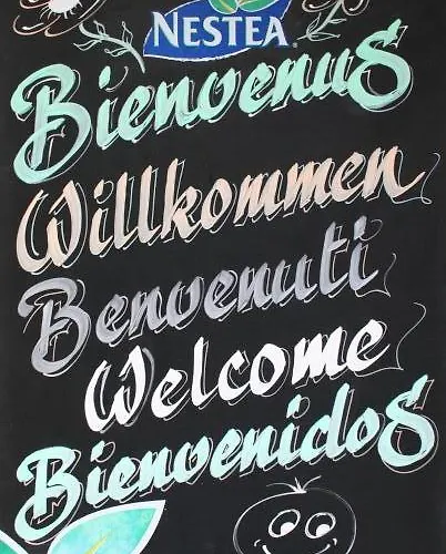 ベッド・アンド・ブレックファスト Cafe De La Poste 3*