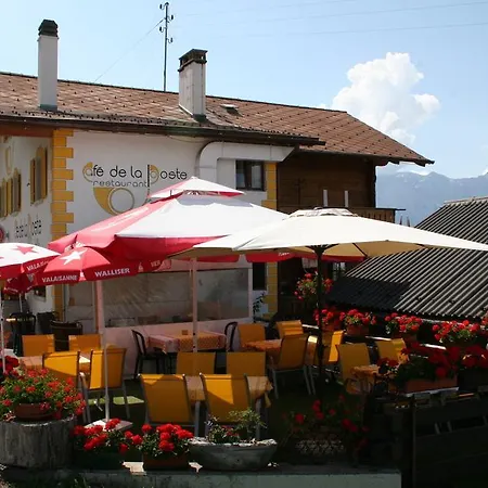 Bed and Breakfast Cafe De La Poste