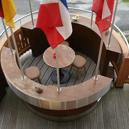 Bed and Breakfast Cafe De La Poste 3*