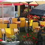 Alojamento de Acomodação e Pequeno-almoço Cafe De La Poste 3*